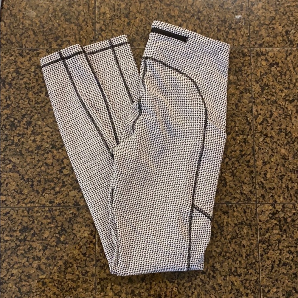 Lululemon Size 6 Speed Up Tight 28”